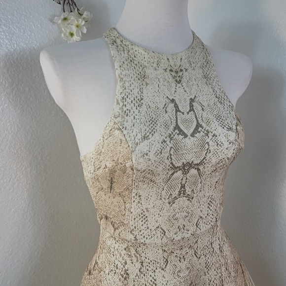 SILENCE + NOISE URBAN OUTFITTERS ROXY SNAKE PRINT SCUBA MINI A-LINE DRESS SZ: XS - Picture 10 of 12